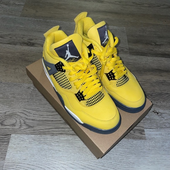 Air Jordan 4 Retro lightning